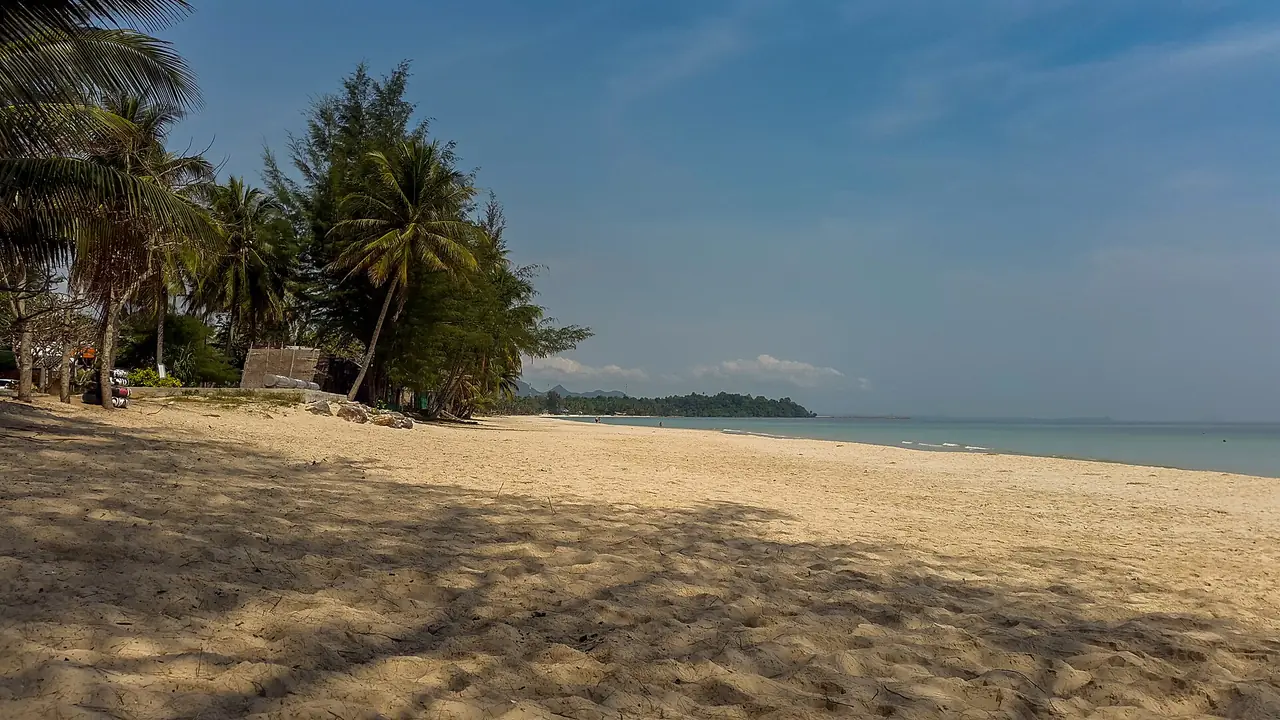ภาพชุมพร: หาดทุ่งวัวแล่น หาดทรายรี ปะทิว ชายหาดชุมพร เวลา เดินทาง