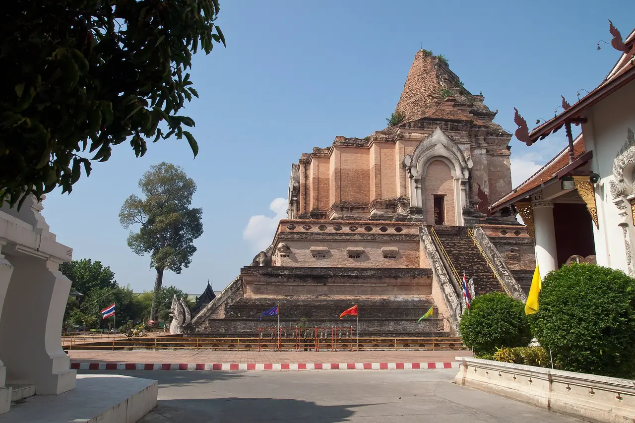ภาพเชียงใหม่: วัดในเมืองเก่าเชียงใหม่: เจดีย์หลวง พระสิงห์ เวลาและค่าเข้า