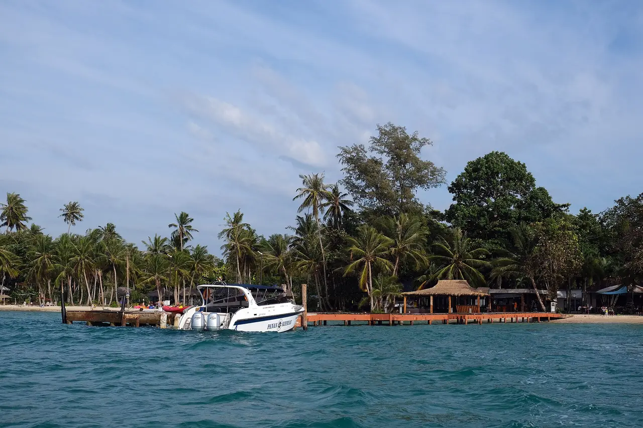 ภาพเกาะหมาก: เรือไปเกาะหมาก ตารางเรือ ราคา แหลมงอบ แหลมศอก อ่าวนิด