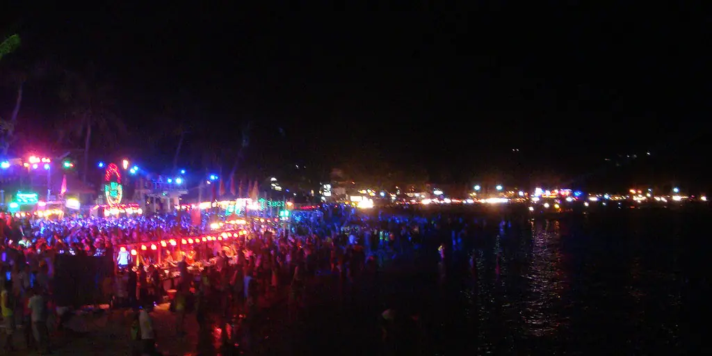 ภาพเกาะพะงัน: ฟูลมูนปาร์ตี้ เกาะพะงัน วันจัด ค่าเข้า หาดริ้น ความปลอดภัย