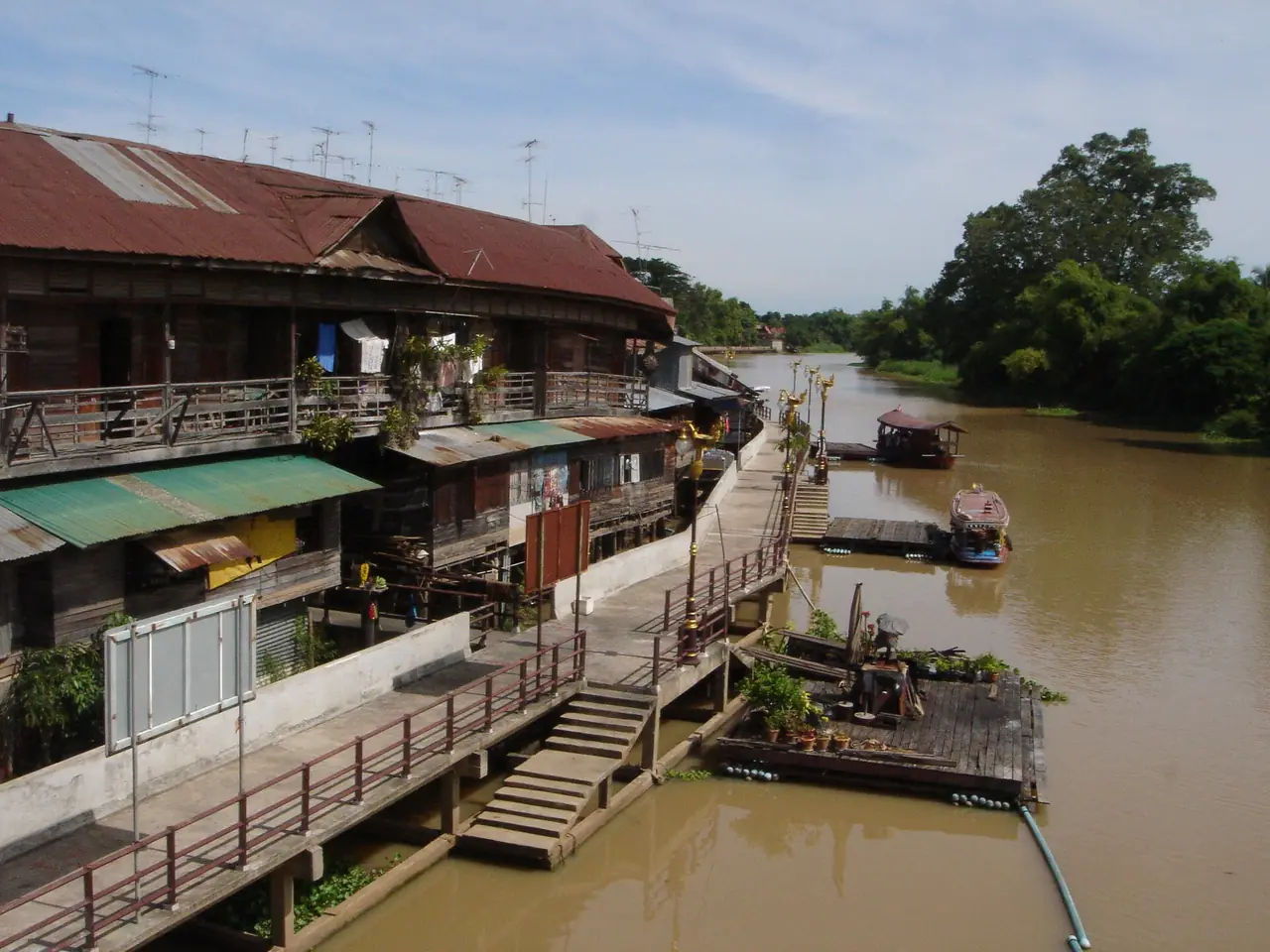 ภาพสุพรรณบุรี: ตลาดสามชุกร้อยปี เวลาเปิด ที่จอด เดินทาง บ้านควายศรีประจันต์