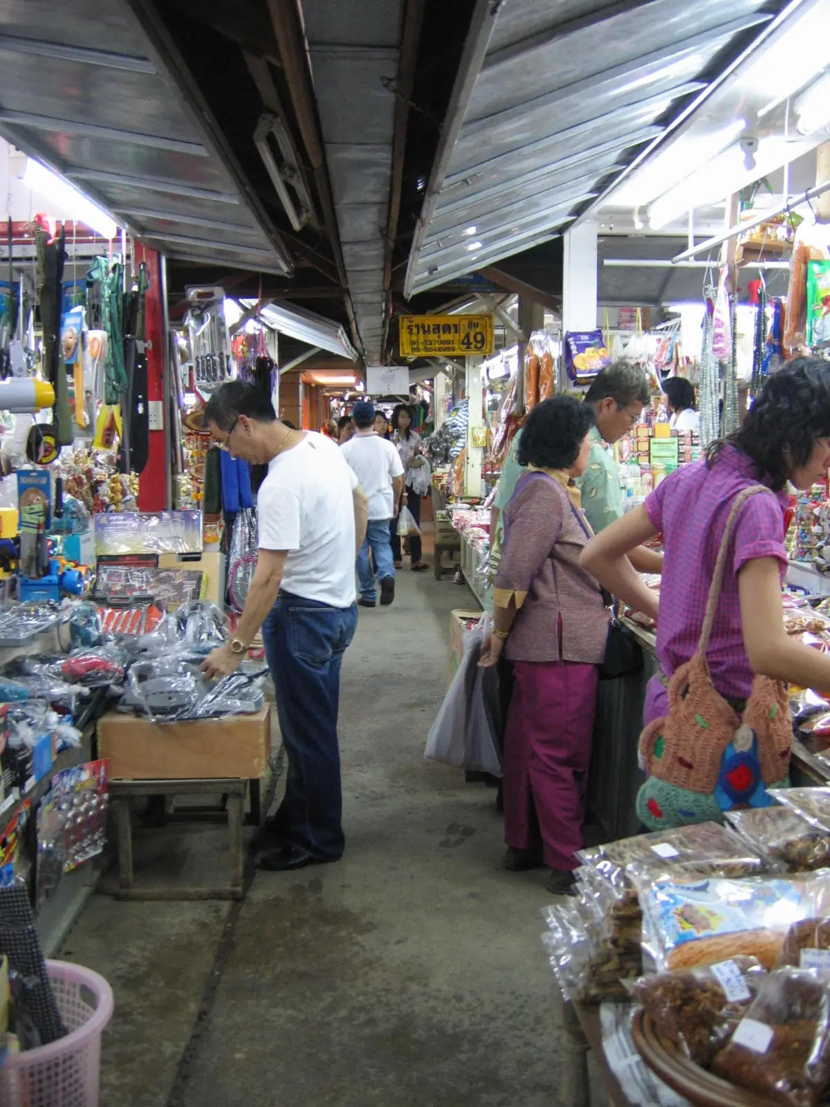 ภาพตาก: เที่ยวแม่สอด ตลาดริมเมย วัดไทยวัฒนาราม ตลาดอัญมณี หยก