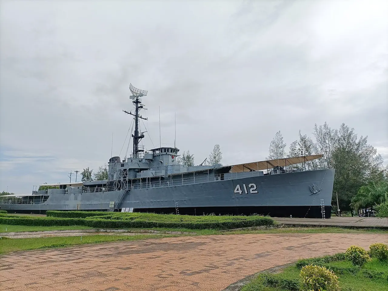 อนุสรณ์เรือหลวงประแสร์ (HTMS Prasae) ที่ปากน้ำประแส อำเภอแกลง ตามคำบรรยายภาพบนคอมมอนส์ ภาพจาก Wikimedia Commons ผู้ถ่าย Z3144228 สัญญา CC BY-SA 4.0 เป็นภาพประกอบ ไม่ได้ลงวันที่ถ่าย