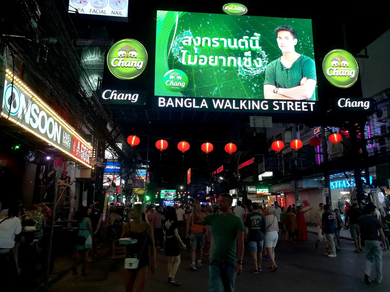 ภาพประกอบ ภูเก็ต: เที่ยวป่าตอง ถนนบางลา กลางคืน กิน พัก 2569
