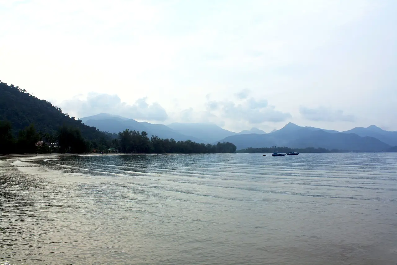ภาพเกาะช้าง: เที่ยวเกาะช้าง: แผน 3 วัน 2 คืน เดินทาง หาด และน้ำตก