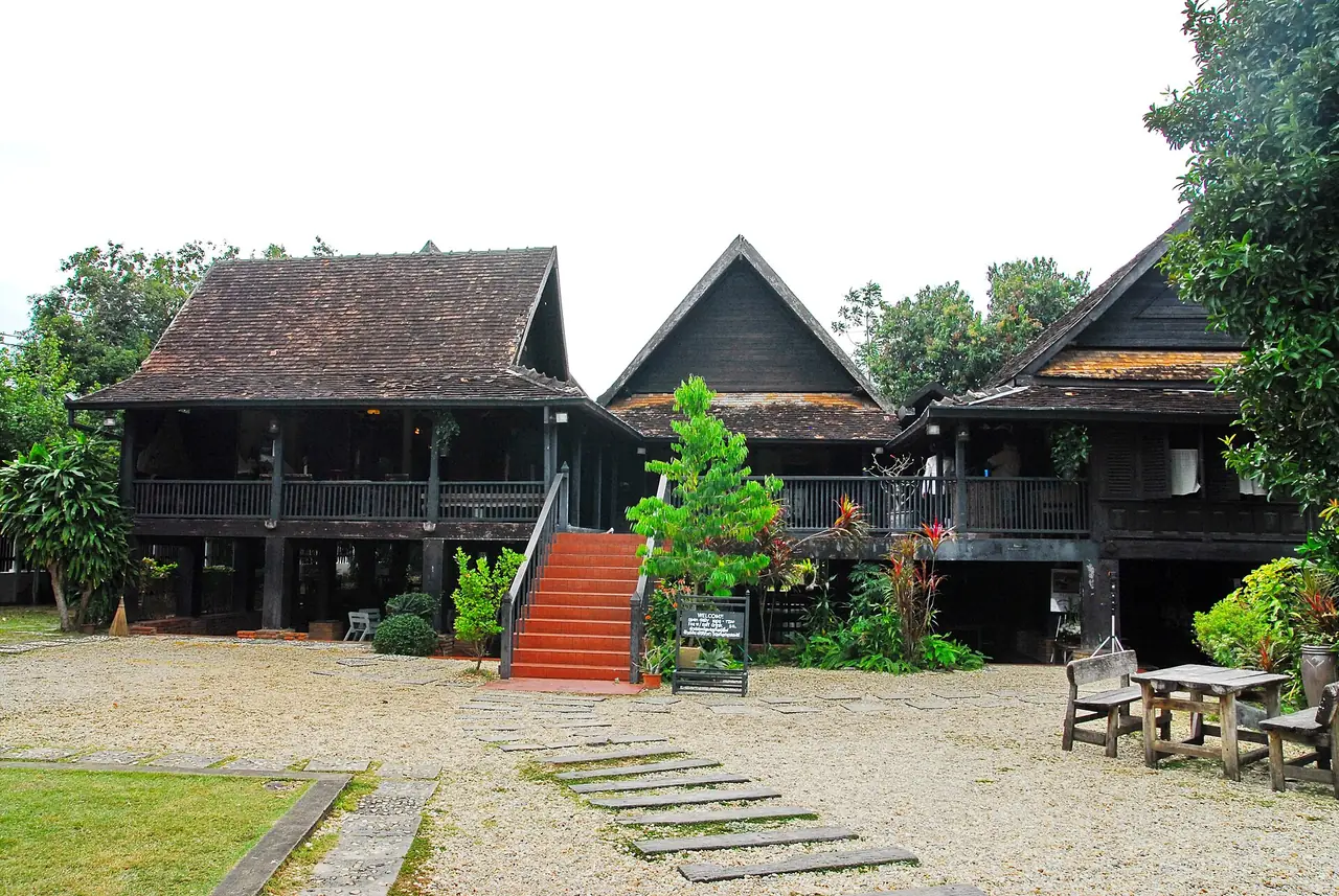 ภาพลำปาง: ที่พักลำปาง เลือกย่านไหนดี: เมืองเก่า กลางเมือง ริมน้ำ