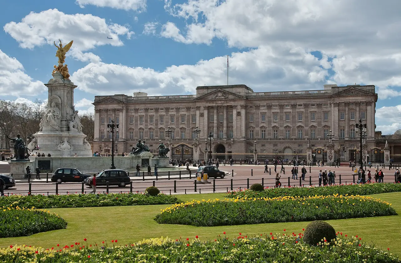 ภาพสหราชอาณาจักร: พระราชวังบักกิงแฮม 2569: เปลี่ยนเวรทหาร ตั๋ว State Rooms